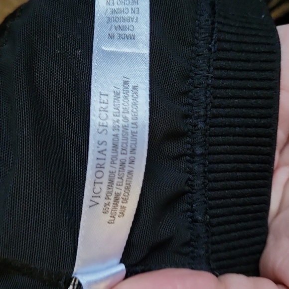 Victoria's Sport Strappy Sports Bra - Picture 8 of 9